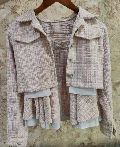 Продам твидовый костюм размера S - Домашняя одежда в Красноярск