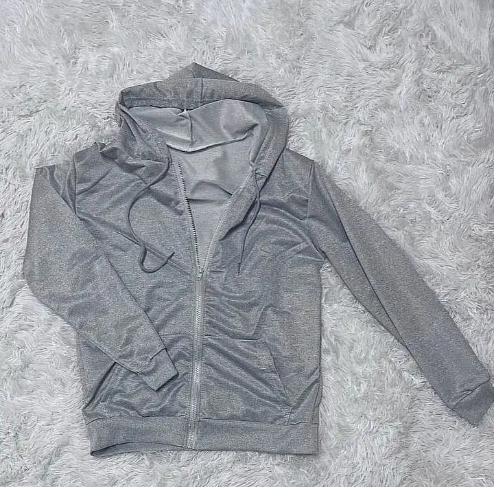 Продажа новых джинсов, худи и зипков - Верхняя одежда (Одежда) в Красноярск