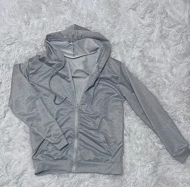 Продажа новых джинсов, худи и зипков - Куртки в Красноярск