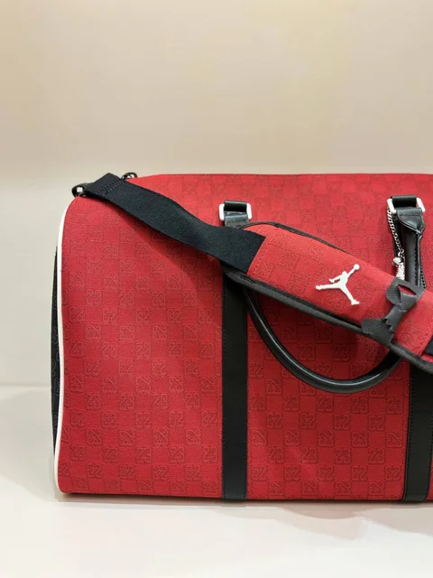 Шикарная спортивная сумка Jordan Monogram Gym Red - Разное в Красноярск