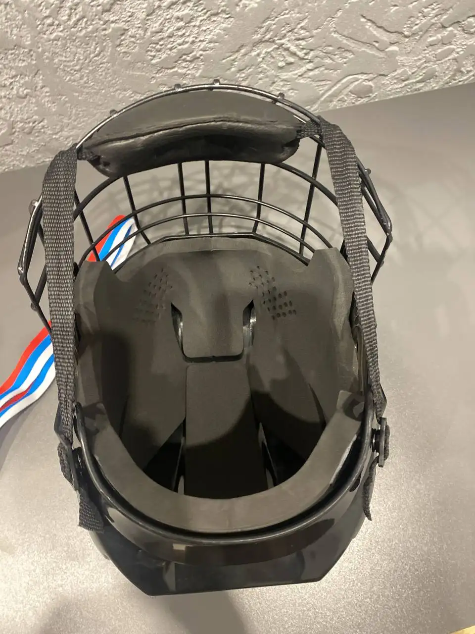 Шлем хоккейный подростковый 12-16 лет - Спортивные товары (Хобби и отдых) в Красноярск