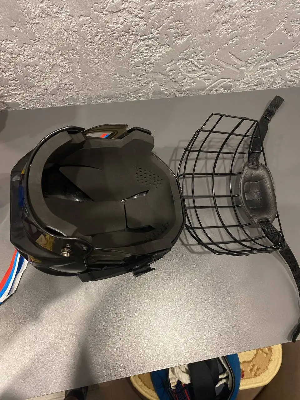 Шлем хоккейный подростковый 12-16 лет - Спортивные товары (Хобби и отдых) в Красноярск
