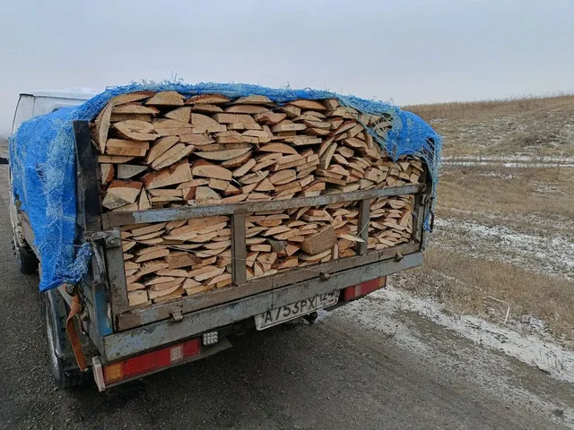 Дрова березовые колотые и горбыль хвойных пород - Садовый инвентарь и декор в Красноярск