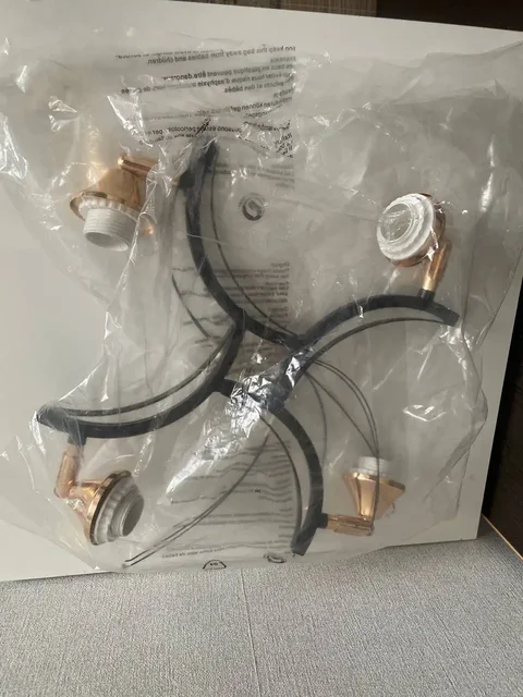 Продажа новой люстры 30x30 см - Садовый декор в Красноярск