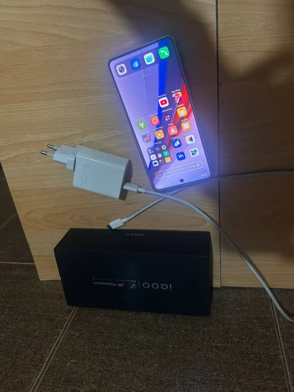 Vivo iQOO 12 BMW Premium Edition 12/256 - Смартфоны (Электроника) в Красноярск