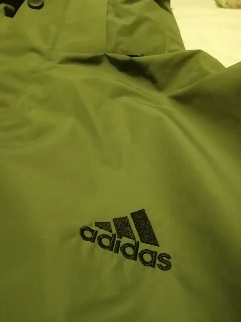 Продам куртку Adidas 70 размер новая - Носки в Красноярск