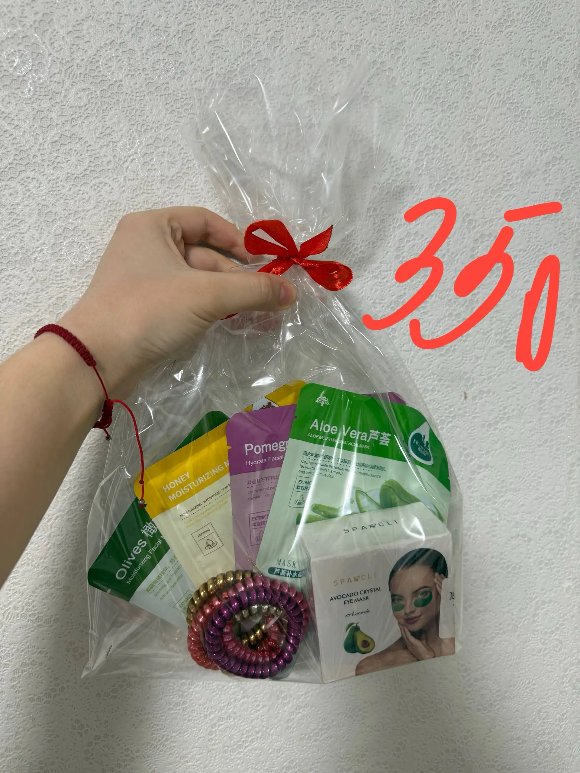 Подарочные наборы по сладкой цене - Косметика (Красота и здоровье) в Красноярск