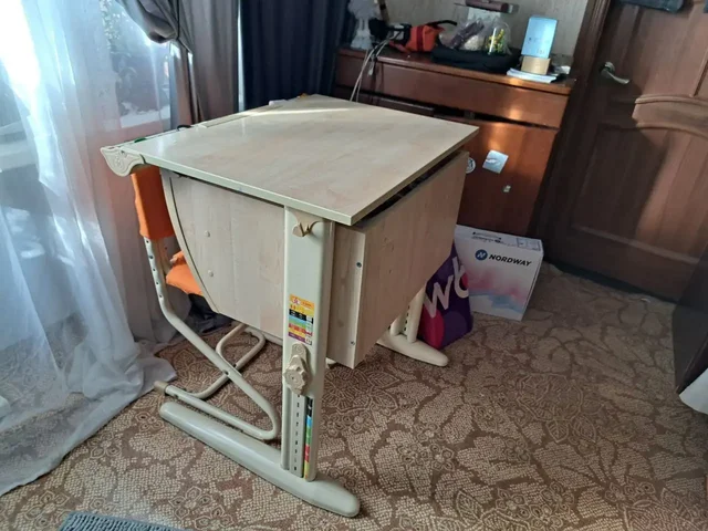 Продам ортопедический стол б/у - Школьные принадлежности в Красноярск
