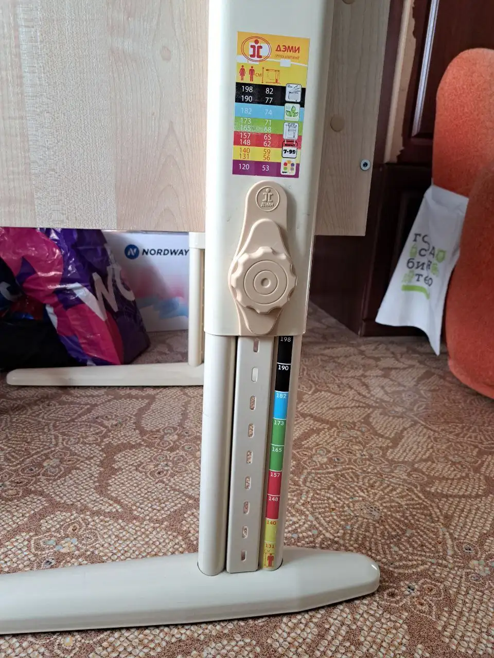 Продам ортопедический стол б/у - Детская мебель (Товары для детей) в Красноярск