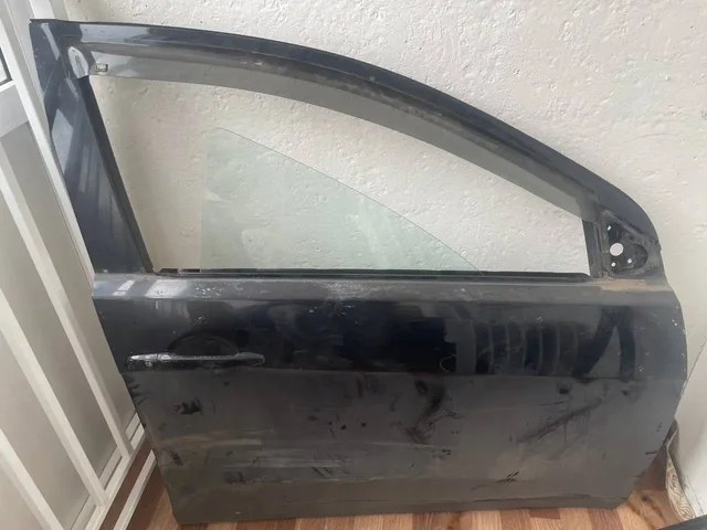 Продам дверь переднюю правую на Mitsubishi Lancer 2008 года - Автохимия в Красноярск