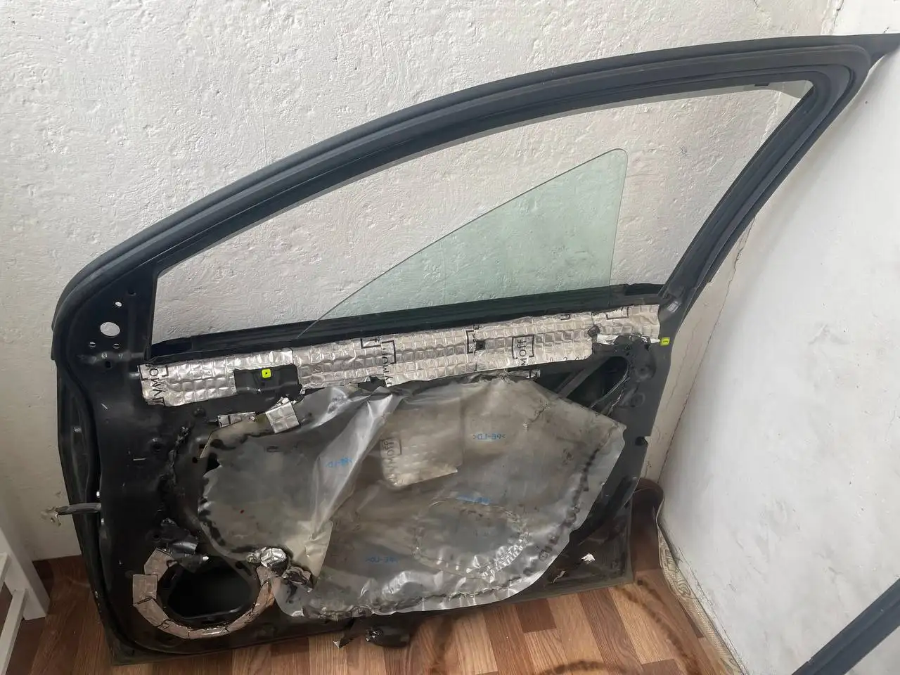 Продам дверь переднюю правую на Mitsubishi Lancer 2008 года - Кузовные детали (Запчасти) в Красноярск