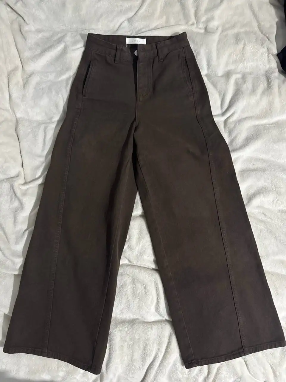 Продажа женской одежды: джинсы и пиджак - Женская одежда (Одежда) в Красноярск