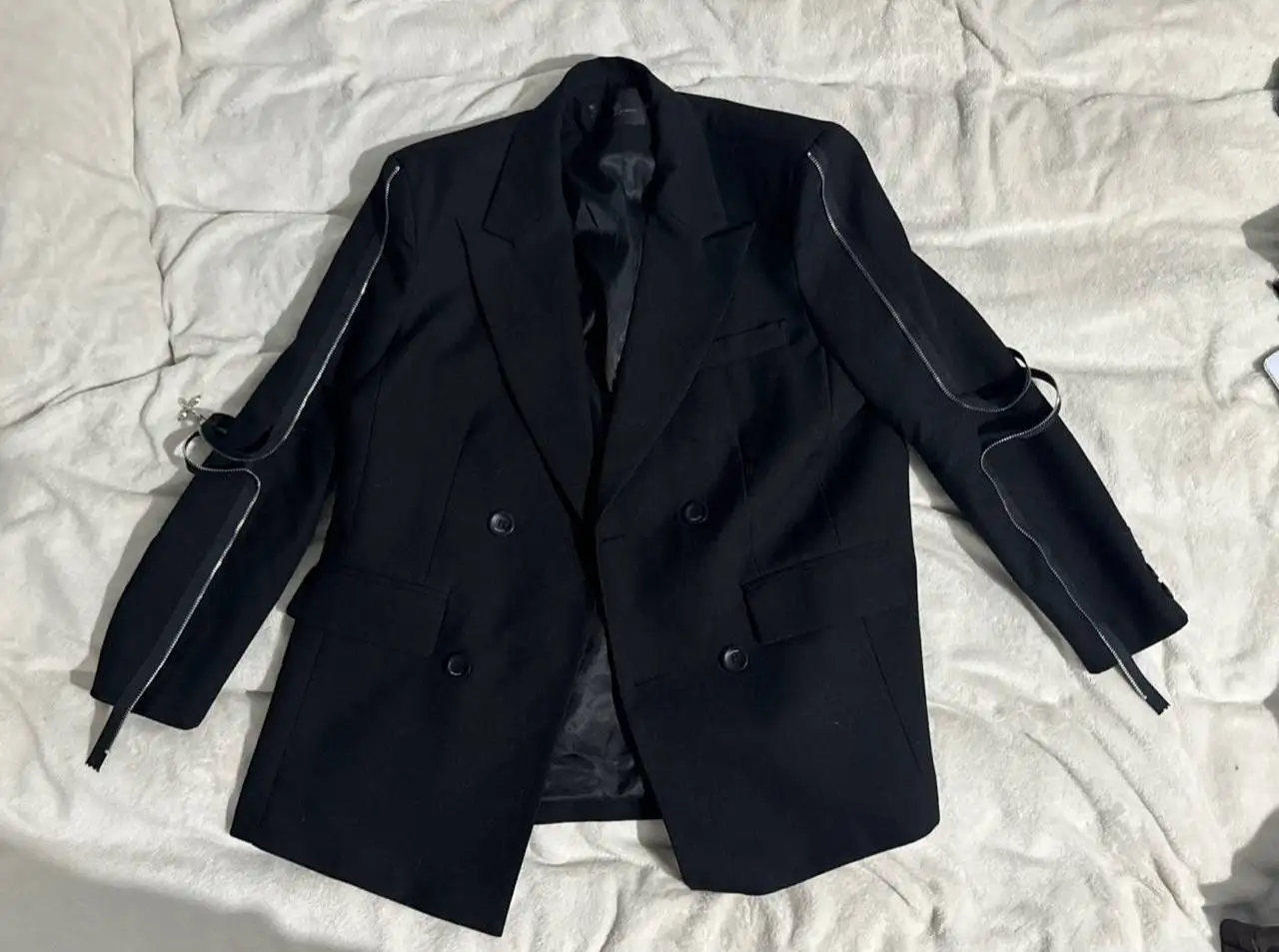 Продажа женской одежды: джинсы и пиджак - Женская одежда (Одежда) в Красноярск