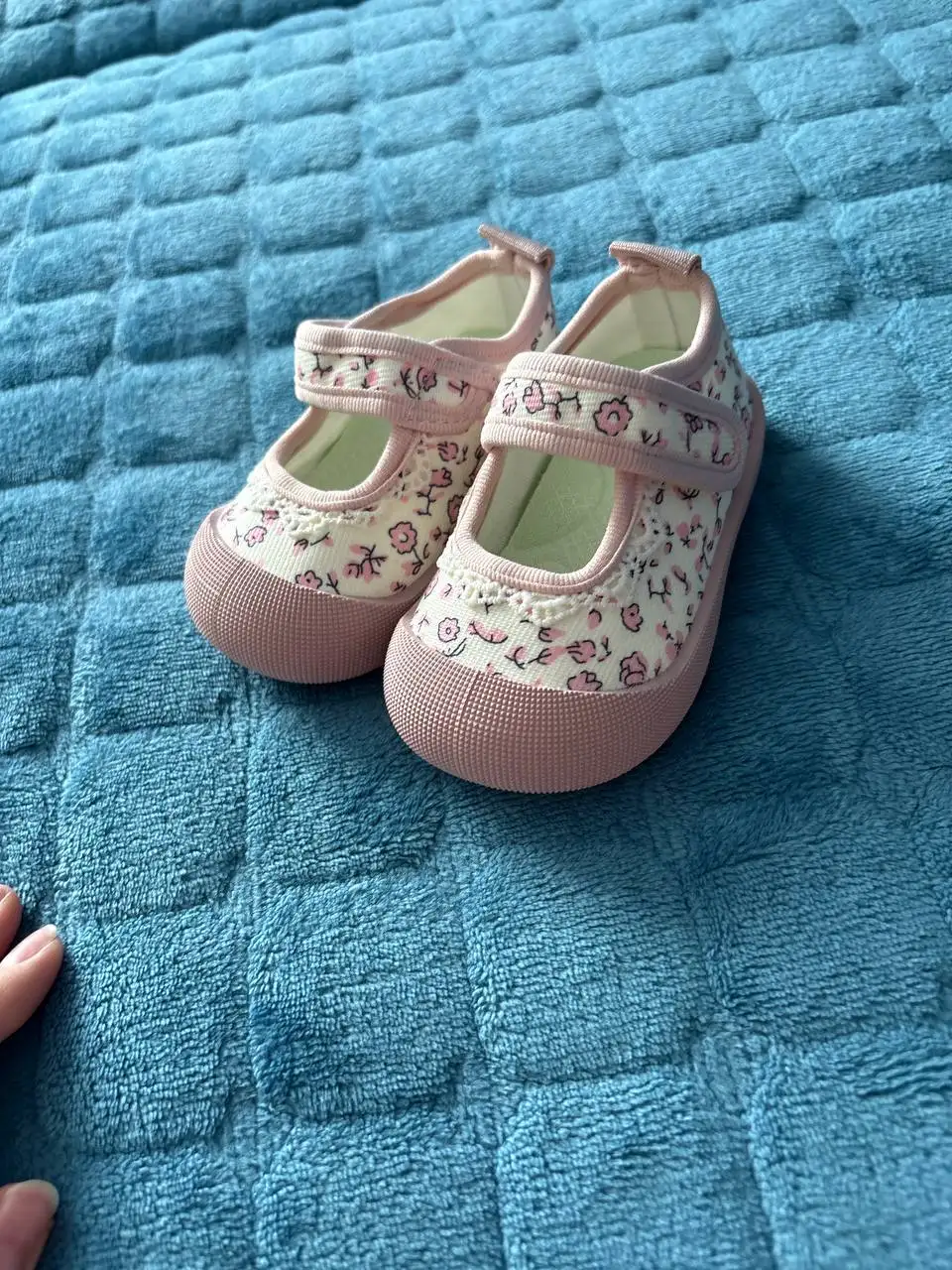 Новые босоножки для девочки - Детская обувь (Одежда) в Красноярск