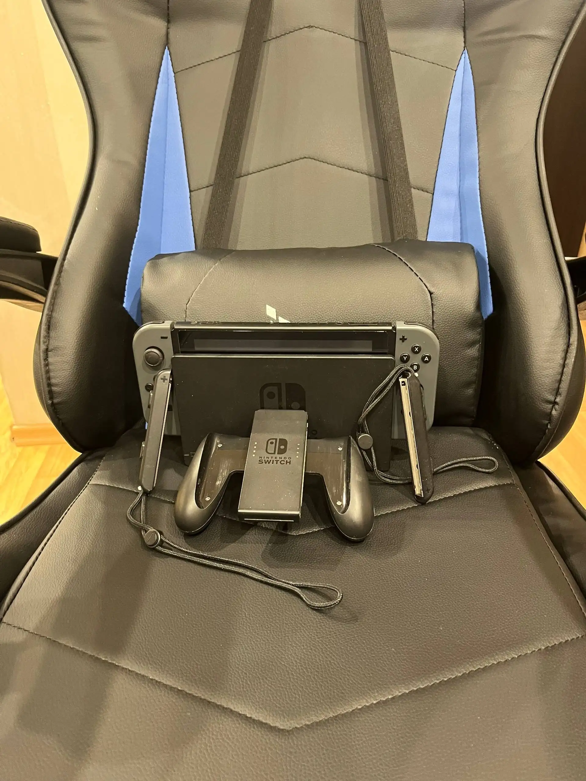 Nintendo Switch (прошитая консоль) с полным комплектом - Игровые консоли (Электроника) в Красноярск