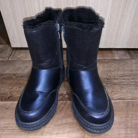 Полусапожки демисезонные Futurino для девочки 27 размер - Платья в Красноярск