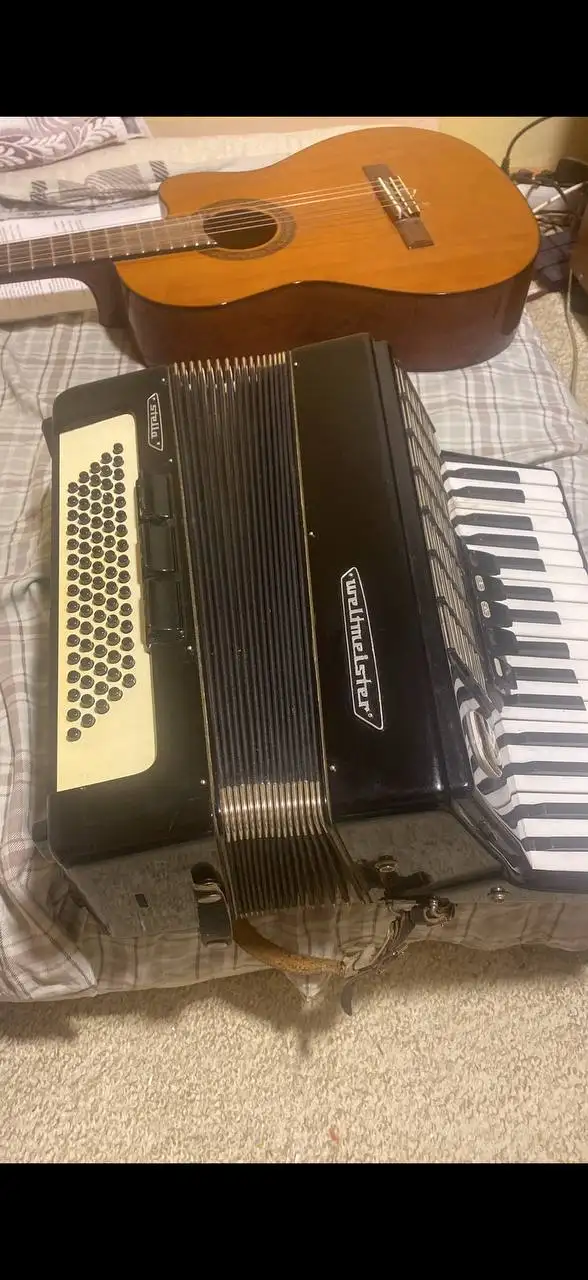 Немецкий аккордеон - Музыкальные инструменты (Хобби и отдых) в Красноярск