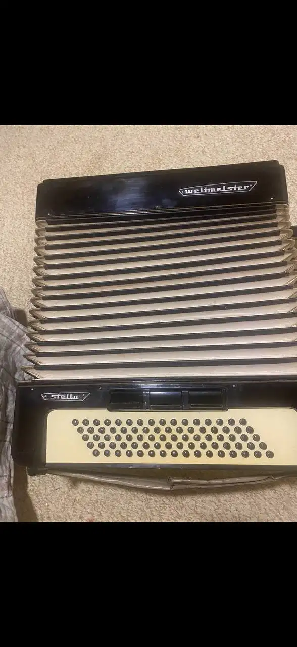 Немецкий аккордеон - Музыкальные инструменты (Хобби и отдых) в Красноярск