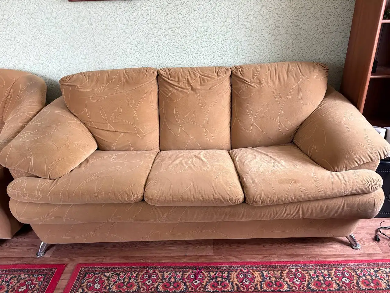 Продажа б/у мебели: прихожая, диван, кровати, стенка и другая мебель - Для дома и дачи в Красноярск