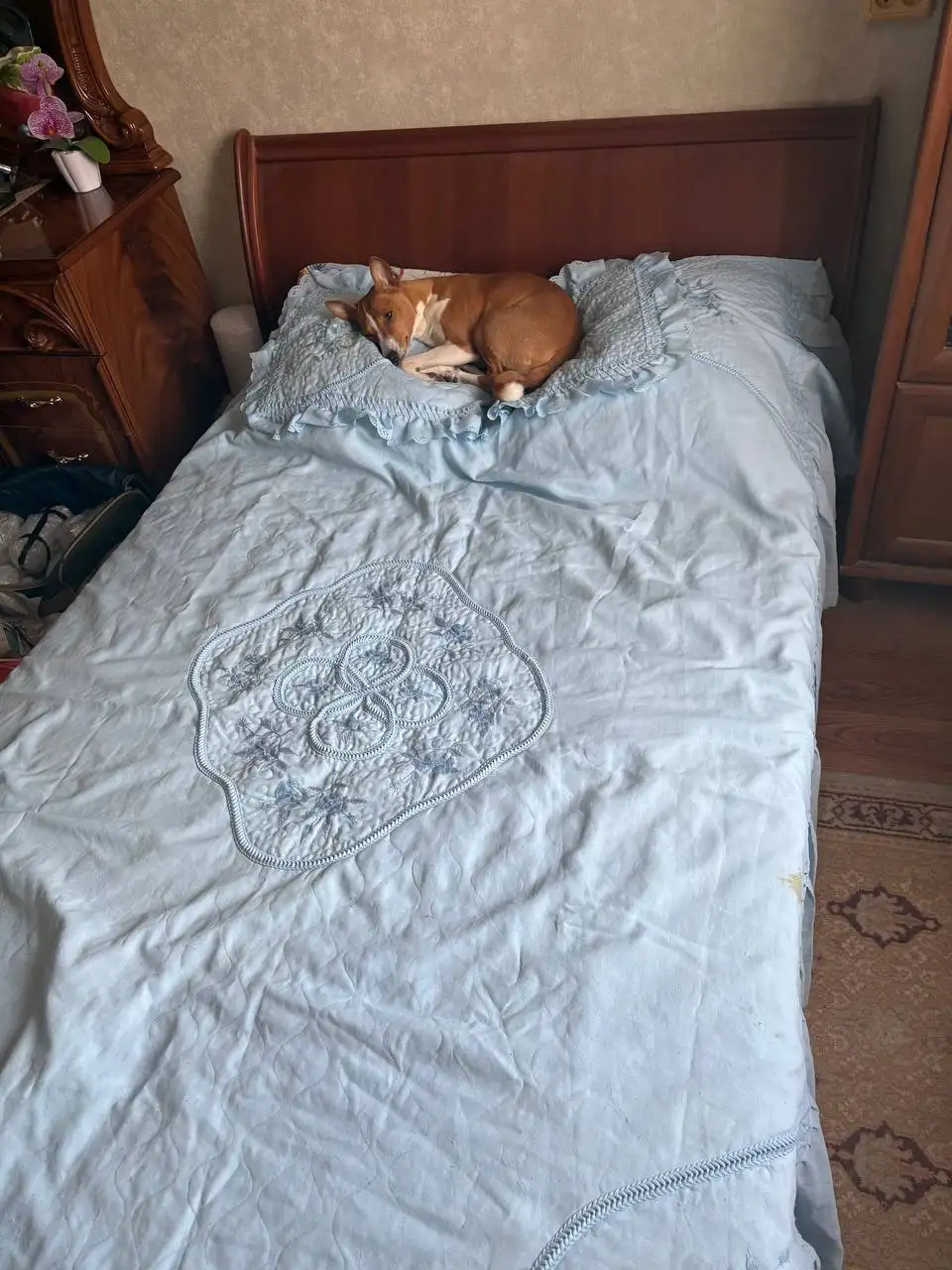 Продажа б/у мебели: прихожая, диван, кровати, стенка и другая мебель - Для дома и дачи в Красноярск