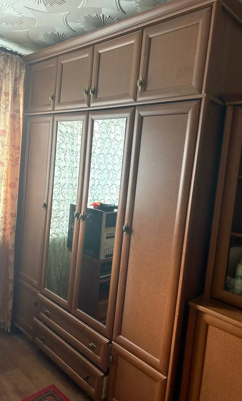 Продажа б/у мебели: прихожая, диван, кровати, стенка и другая мебель - Для дома и дачи в Красноярск