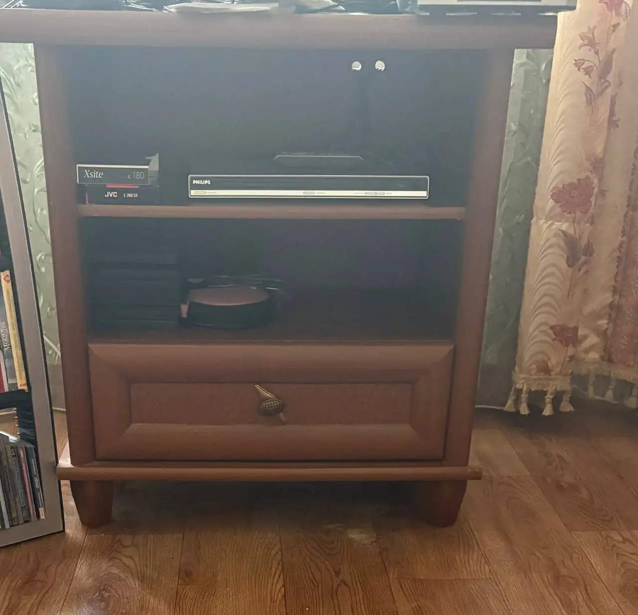 Продажа б/у мебели: прихожая, диван, кровати, стенка и другая мебель - Для дома и дачи в Красноярск