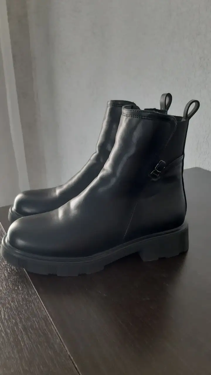 Продажа новых ботинок 40 размера - Обувь (Одежда) в Красноярск