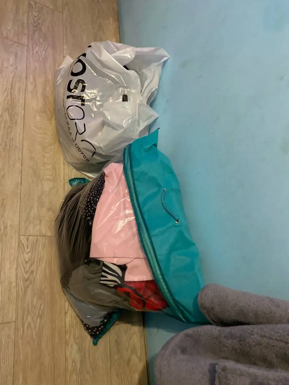 Продажа пакета одежды для девушки размер 42-44 - Женская одежда (Одежда) в Красноярск