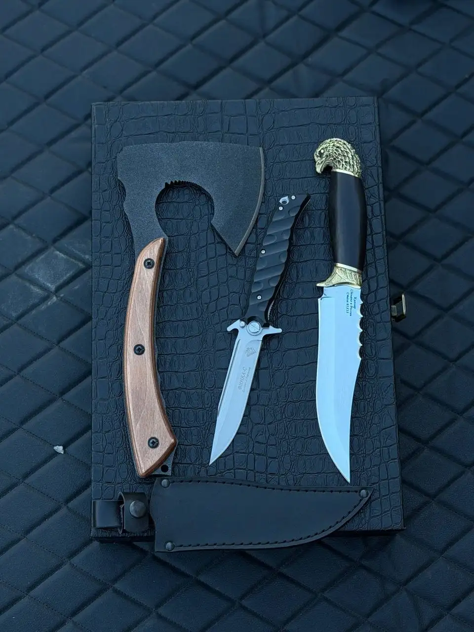 Подарочный комплект с ножами и топором - Холодное оружие и инструменты (Барахолка) в Красноярск