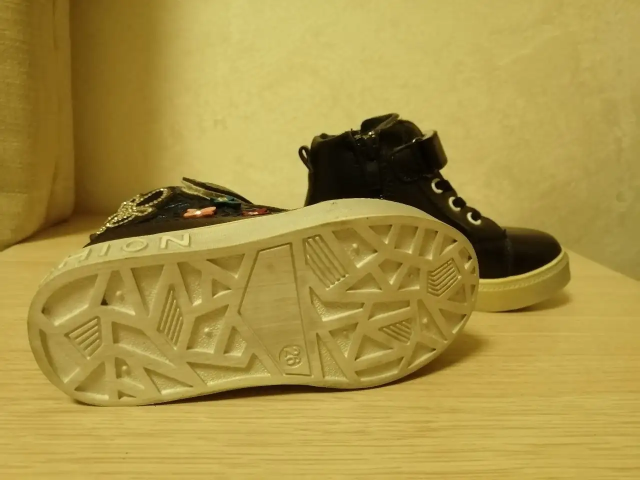 Продам детскую обувь новый 26 размер - Обувь (Товары для детей) в Красноярск