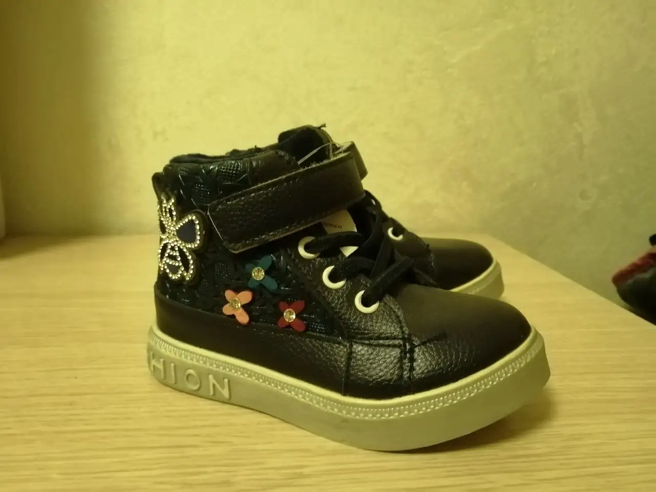 Продам детскую обувь новый 26 размер - Обувь (Товары для детей) в Красноярск