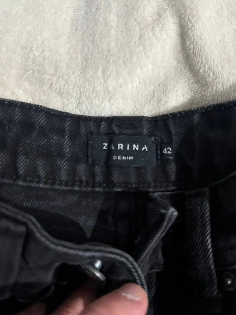 Джинсы Zarina размер 42 в отличном состоянии - Джинсы (Одежда) в Красноярск
