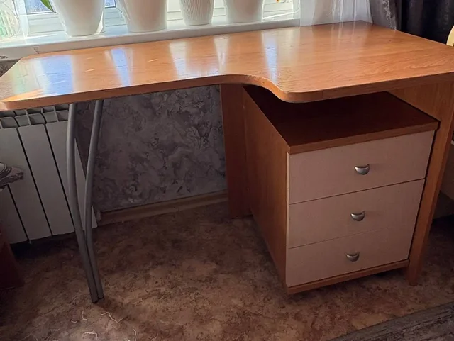 Стол с тумбой для продажи - Бытовая техника в Красноярск