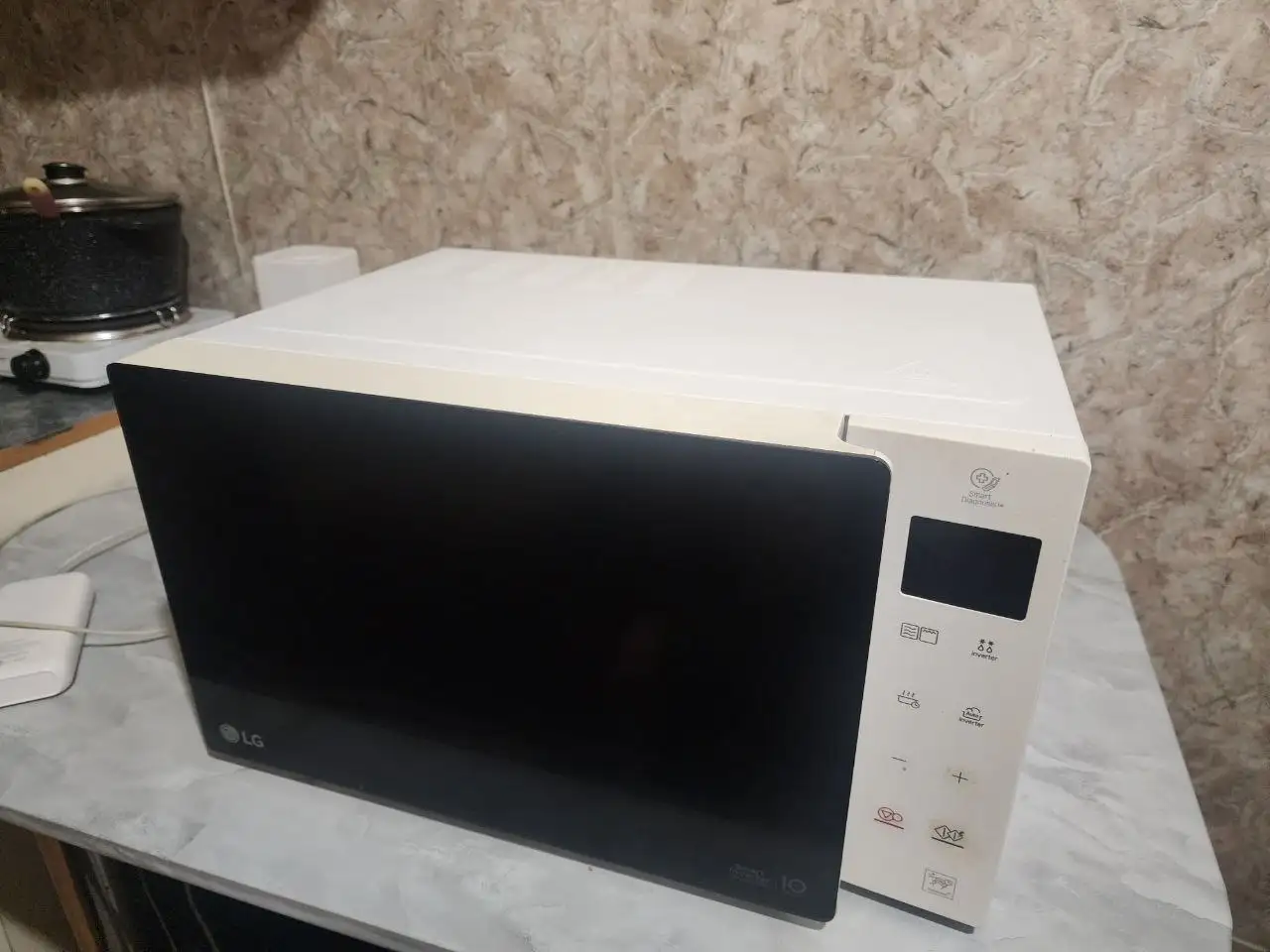 Продам микроволновку LG MH63M38GISW бу - Кухонная техника (Электроника) в Красноярск