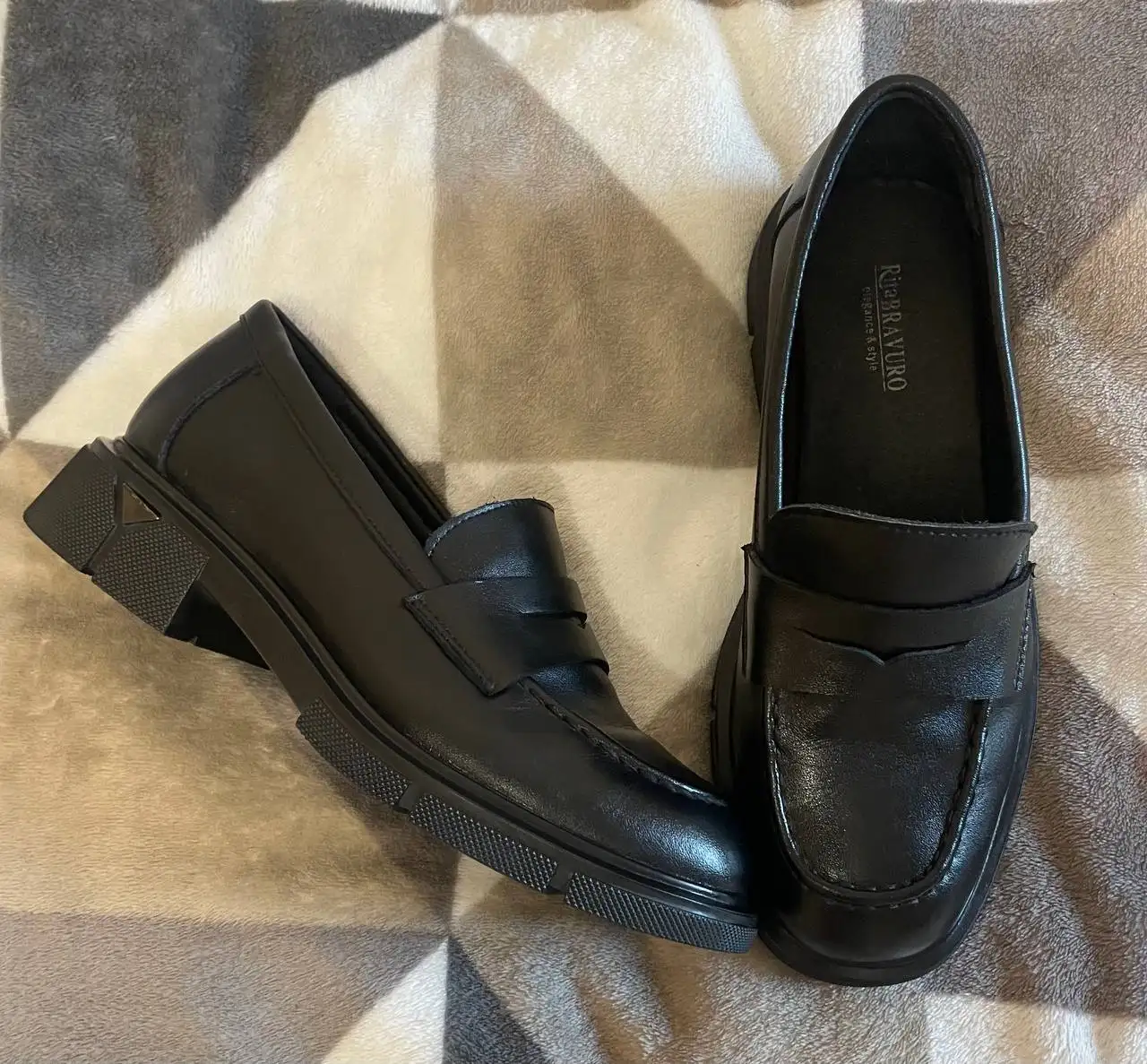 Продажа лоферов и демисезонных ботинок - Обувь (Одежда) в Красноярск