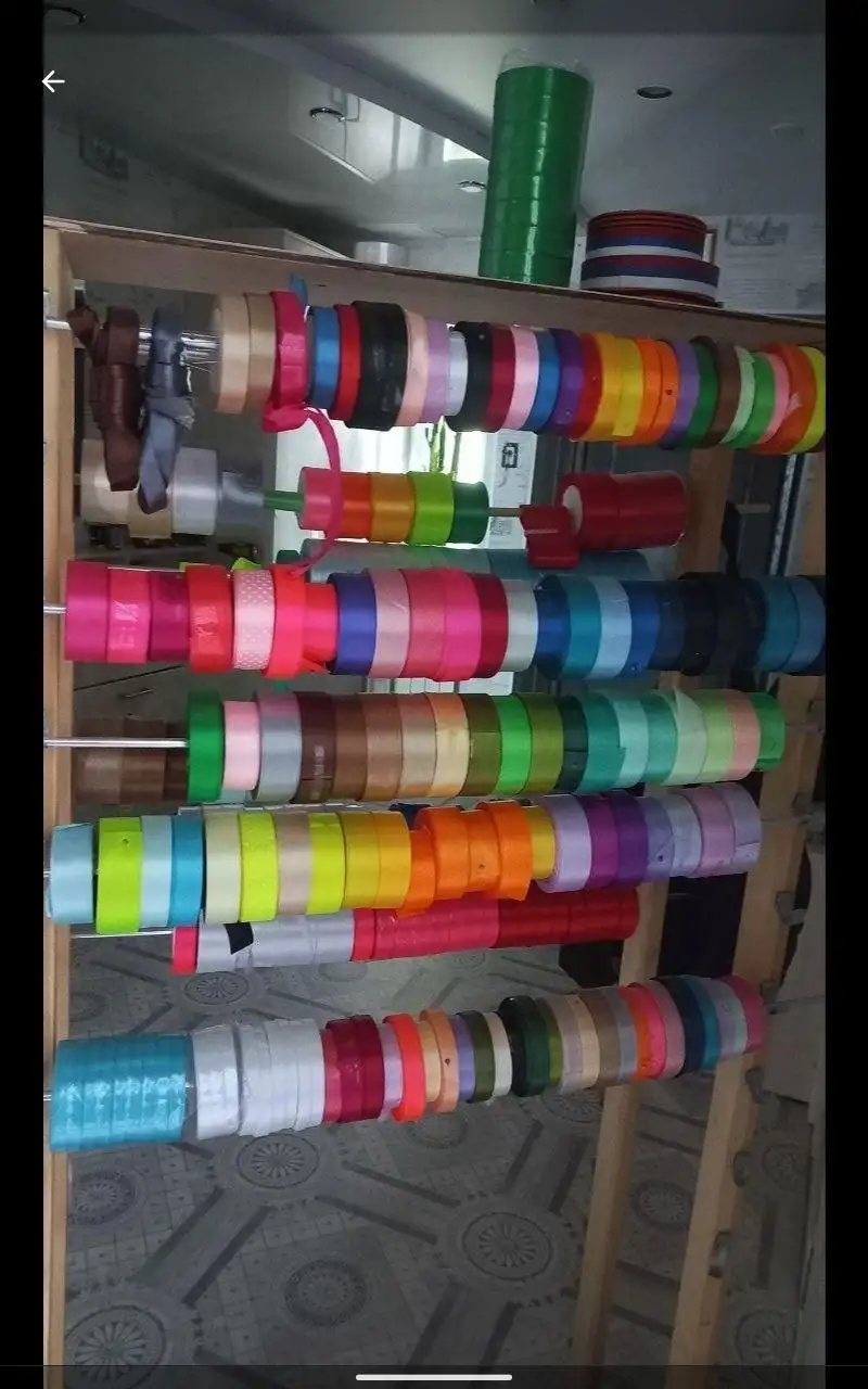 Продажа атласных лент и стеллажа после закрытия магазина - Барахолка в Красноярск