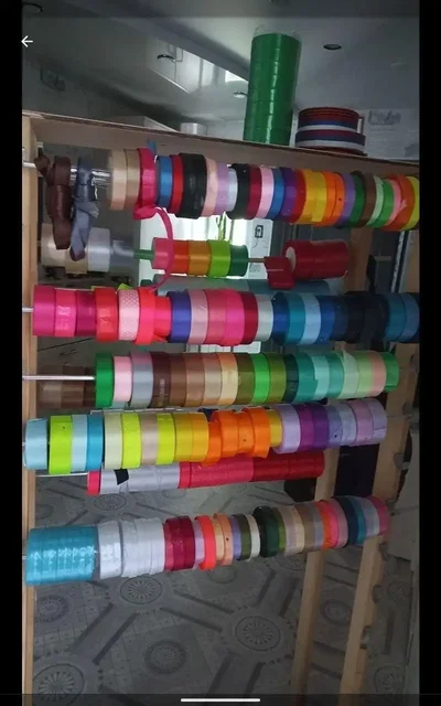 Продажа атласных лент и стеллажа после закрытия магазина - Барахолка в Красноярск