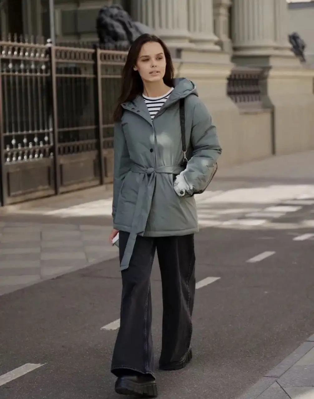 Продам демисезонную женскую куртку - Верхняя одежда (Одежда) в Красноярск