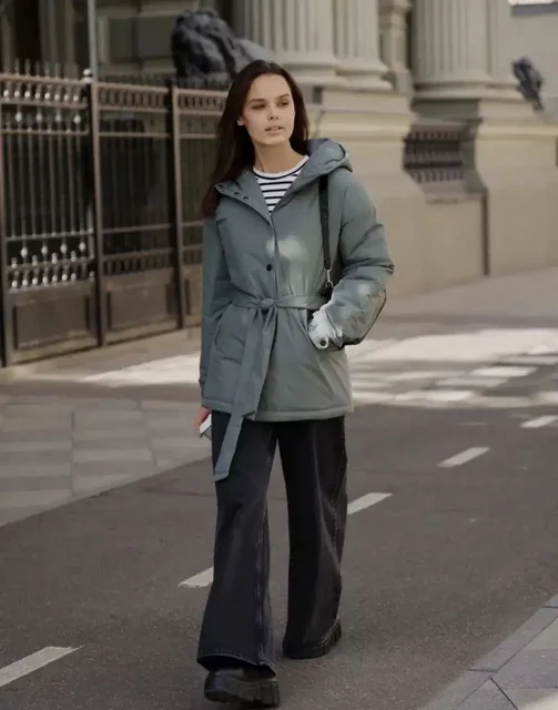 Продам демисезонную женскую куртку - Женская одежда и обувь в Красноярск