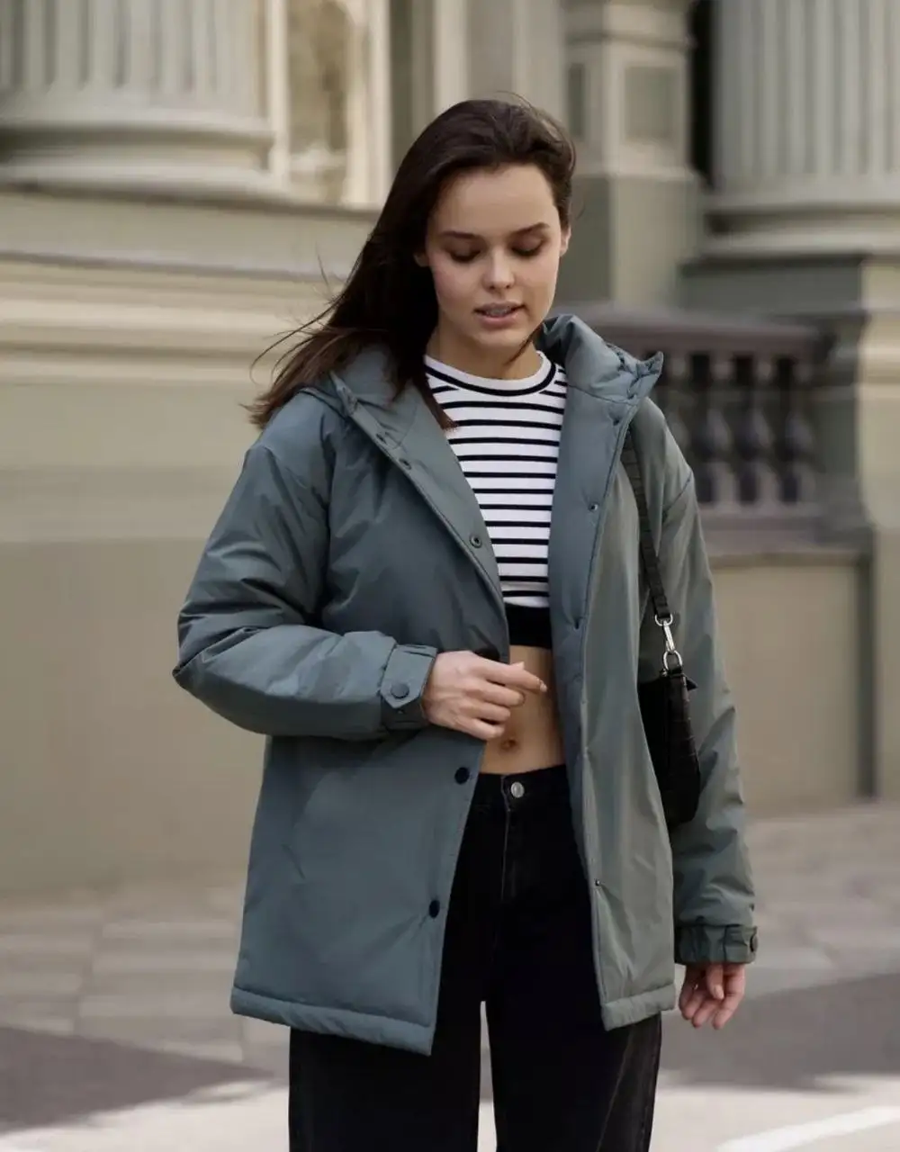 Продам демисезонную женскую куртку - Верхняя одежда (Одежда) в Красноярск