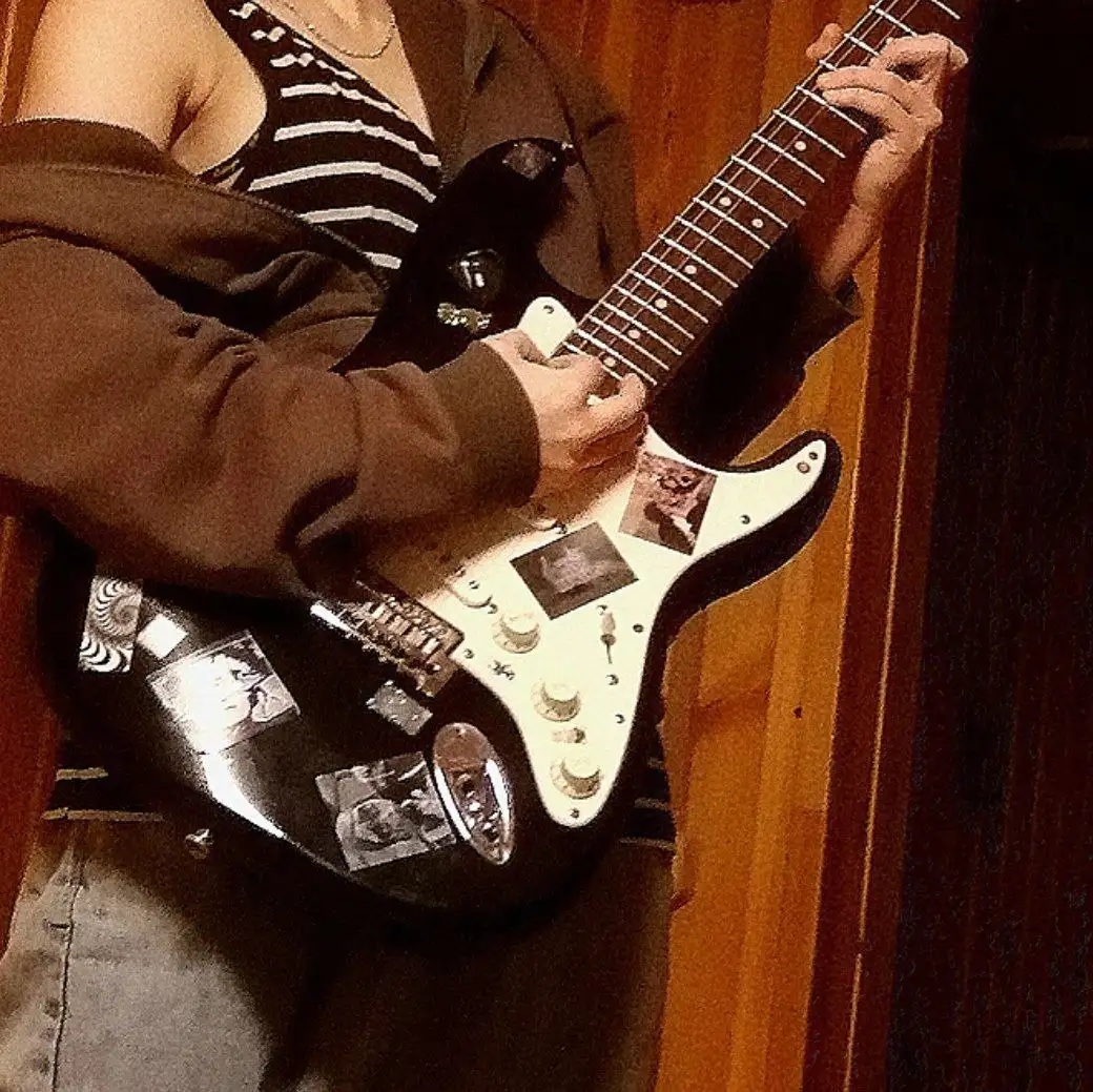 Fender Squier для начинающих - Музыкальные инструменты (Хобби и отдых) в Красноярск