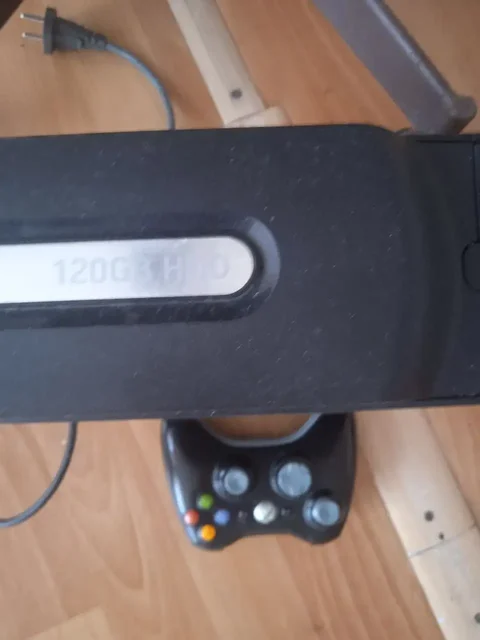 Xbox 360 120GB с играми - Зарядные устройства в Красноярск