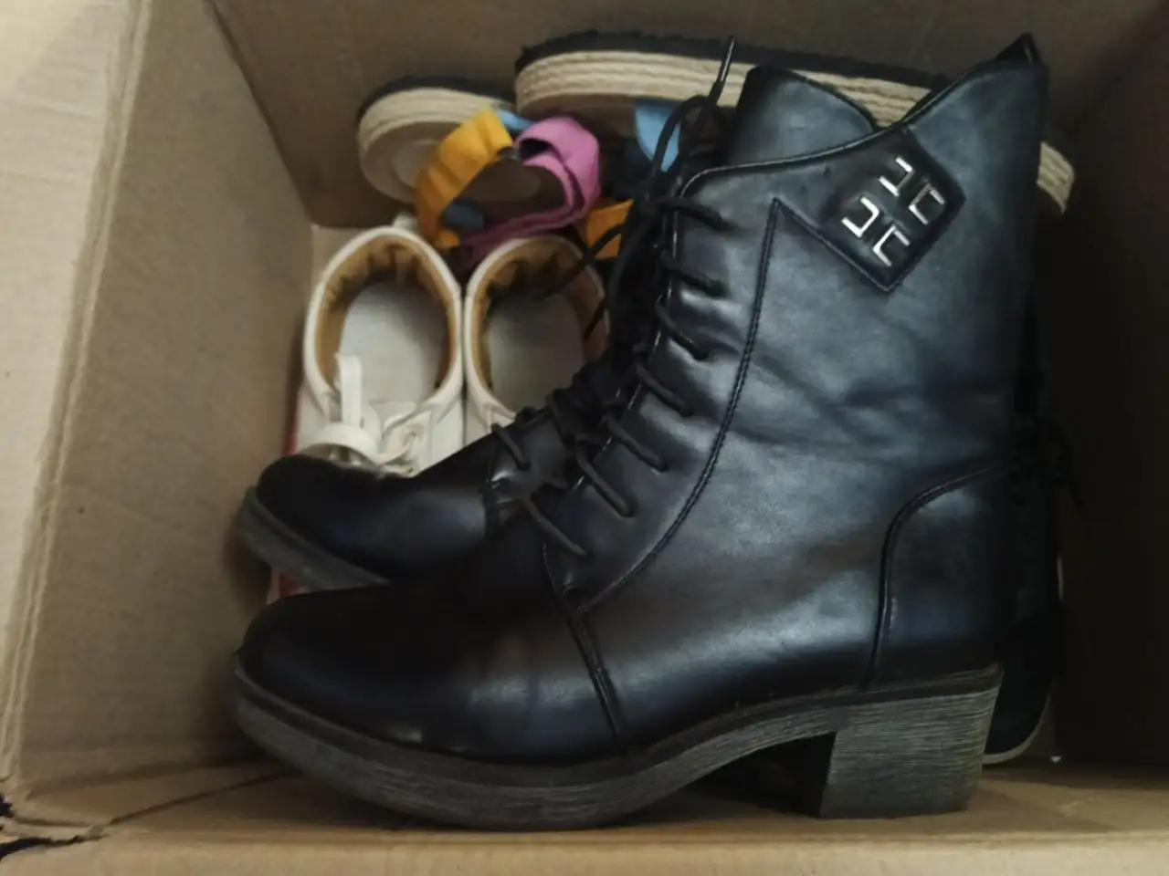 Обувь 39 размера: ботинки, босоножки, кроссовки, весенняя обувь - Обувь (Одежда) в Красноярск