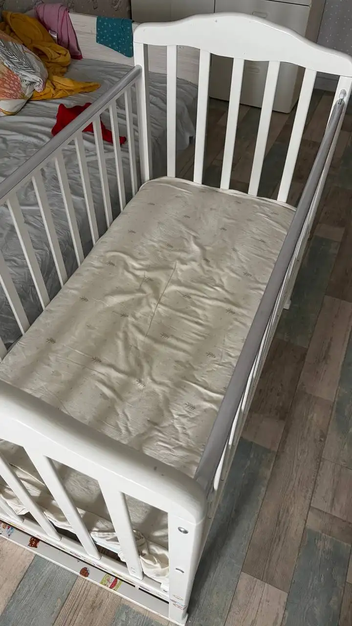 Кровать с матрасом - Мебель (Для дома и дачи) в Красноярск