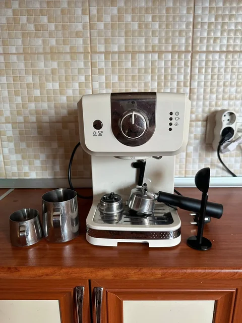 Продажа кофе-машины с комплектом и коробкой - Акустика в Красноярск