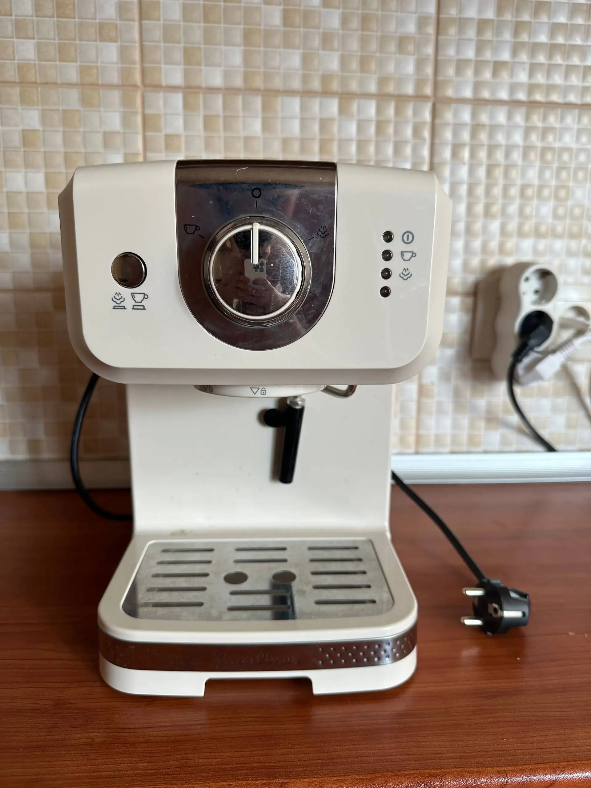 Продажа кофе-машины с комплектом и коробкой - Кухонная техника (Электроника) в Красноярск