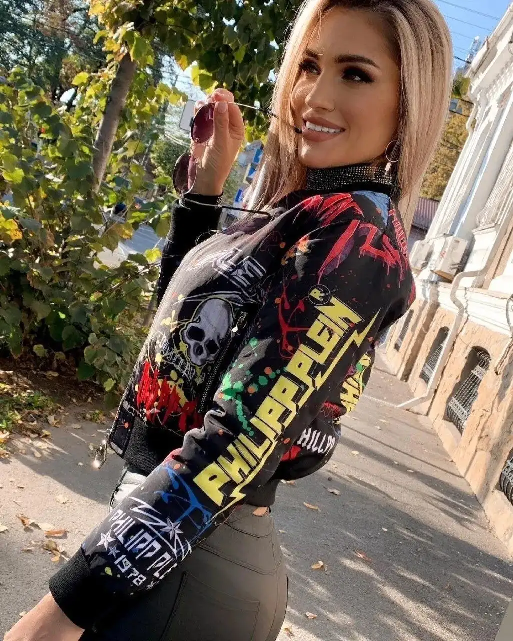 Новый бомбер размер S - Верхняя одежда (Одежда) в Красноярск