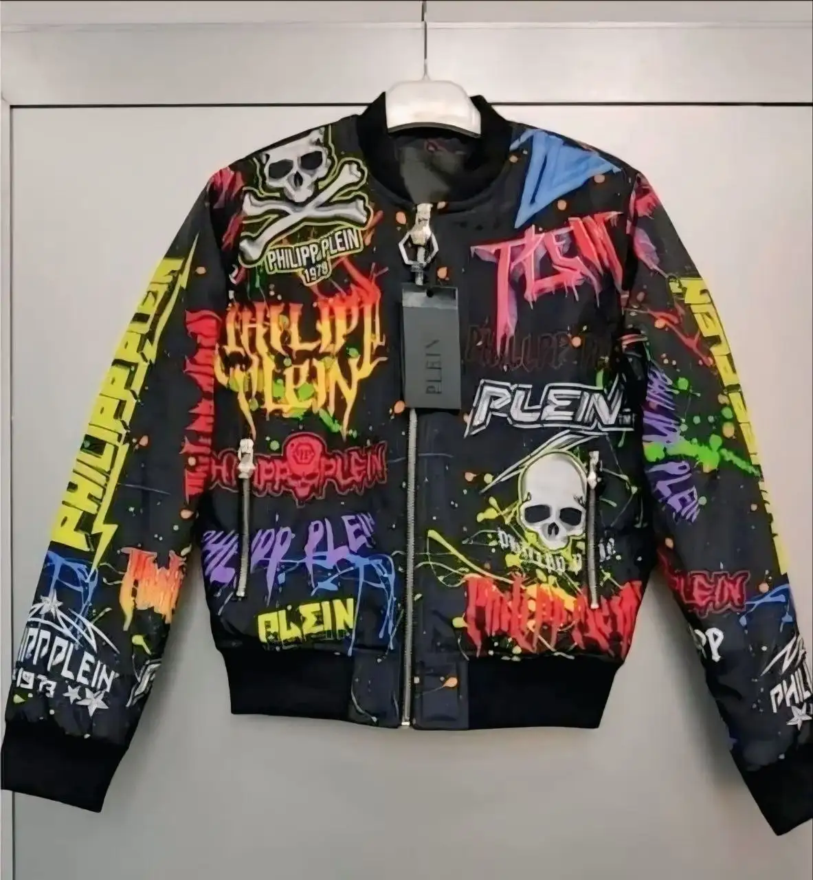 Новый бомбер размер S - Верхняя одежда (Одежда) в Красноярск