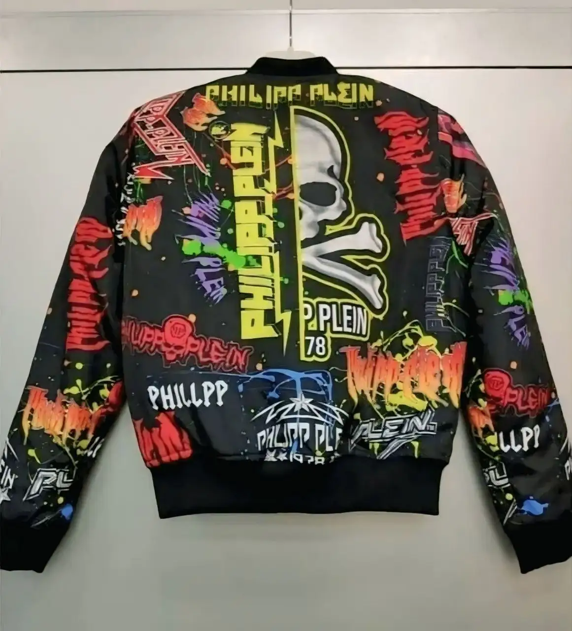 Новый бомбер размер S - Верхняя одежда (Одежда) в Красноярск