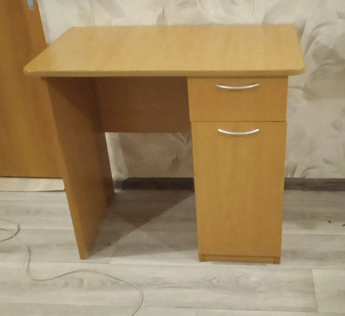 Письменный стол 85×50 - Мебель (Для дома и дачи) в Красноярск